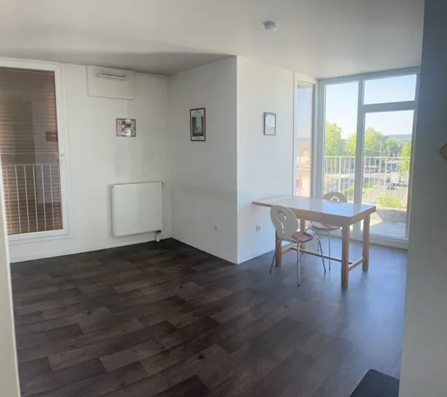 À vendre : Appartement 2 pièces lumineux avec terrasse à Cergy 