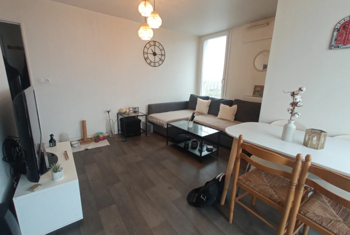 À vendre : Appartement 2 pièces lumineux avec terrasse à Cergy 