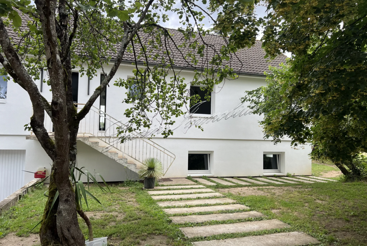 Maison Familiale de Charme à Nevers - 153 m² 