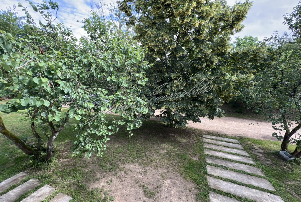 Maison Familiale de Charme à Nevers - 153 m² 