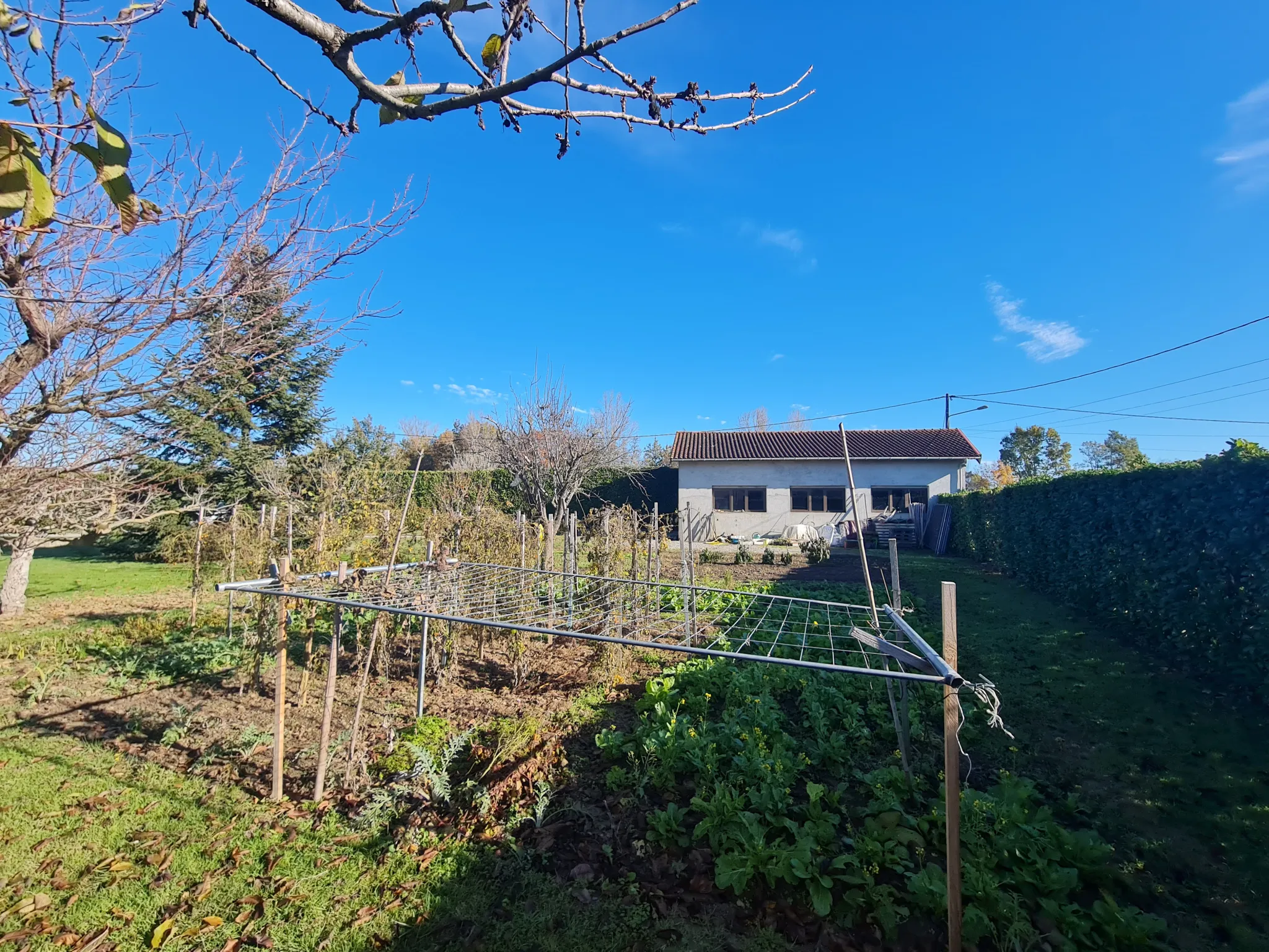 Garage de 100 m² transformable en maison à Saint-Sulpice-sur-Lèze 