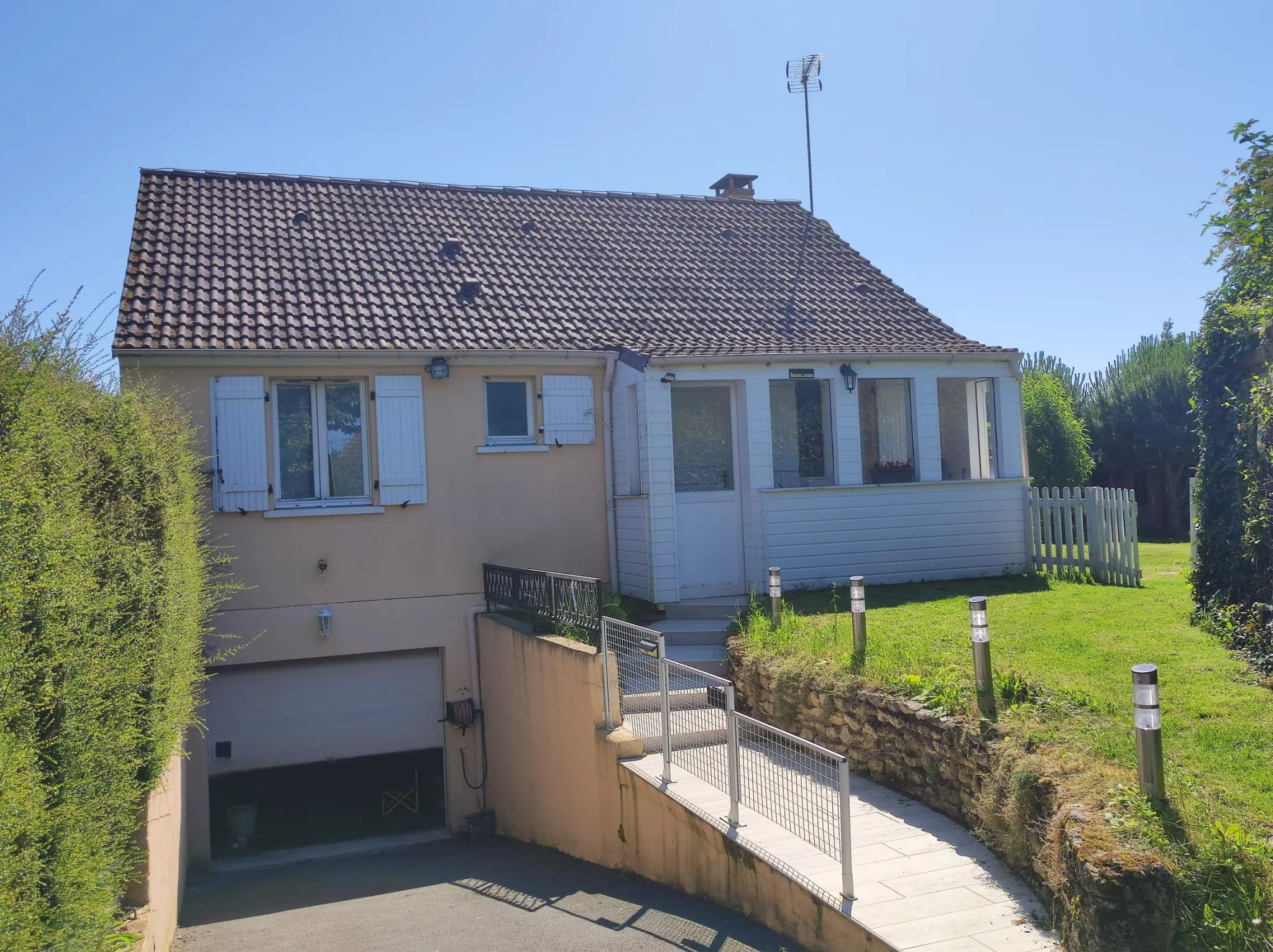 Maison rénovée à vendre à Auneau - 3 chambres, jardin clos 