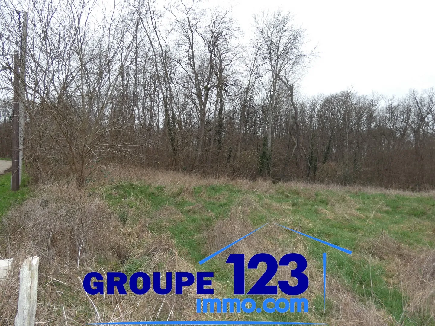 Terrain constructible de 2247 m² à Appoigny 