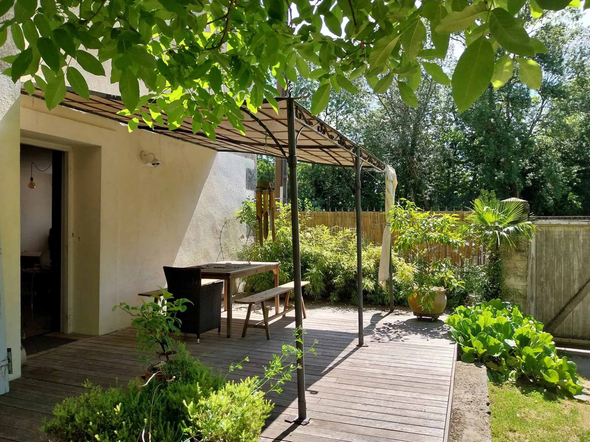 Charmante maison non mitoyenne à vendre à Cognac avec jardin suspendu 