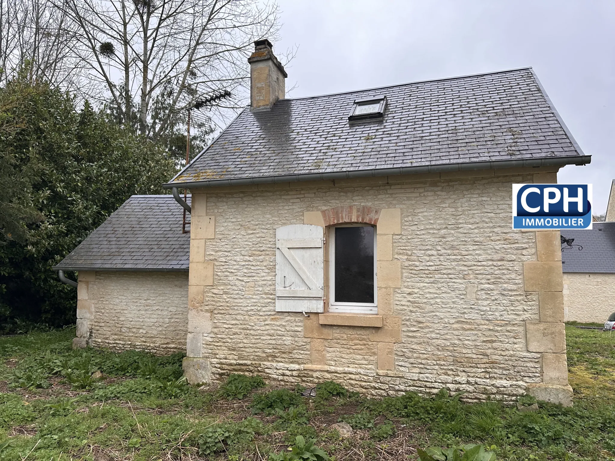 Terrain à bâtir avec petite maison à Rosel 