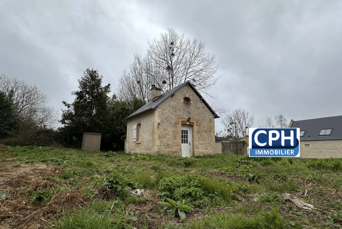 Terrain à bâtir avec petite maison à Rosel 