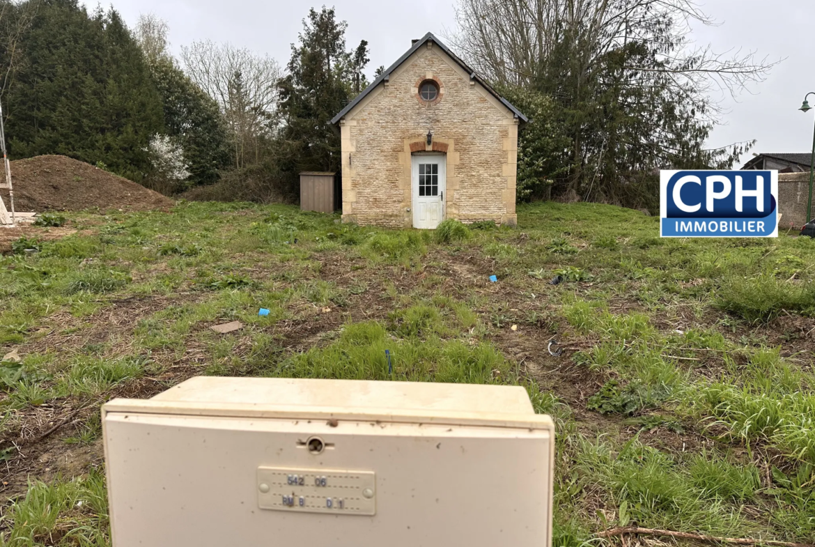 Terrain à bâtir avec petite maison à Rosel 