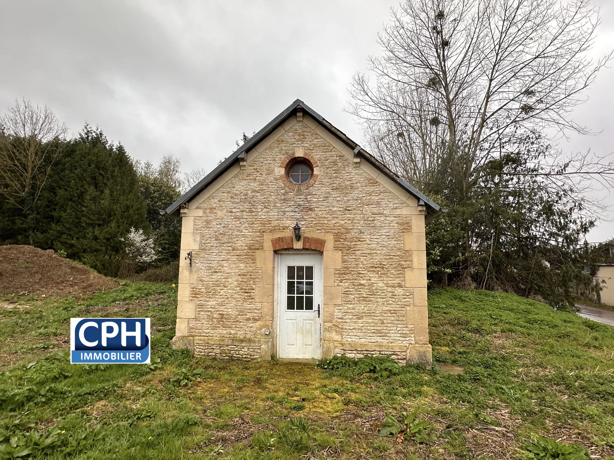 Terrain à bâtir avec petite maison à Rosel 