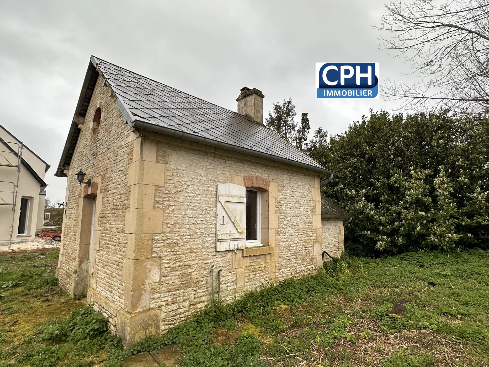 Terrain à bâtir avec petite maison à Rosel - 145 000 € 