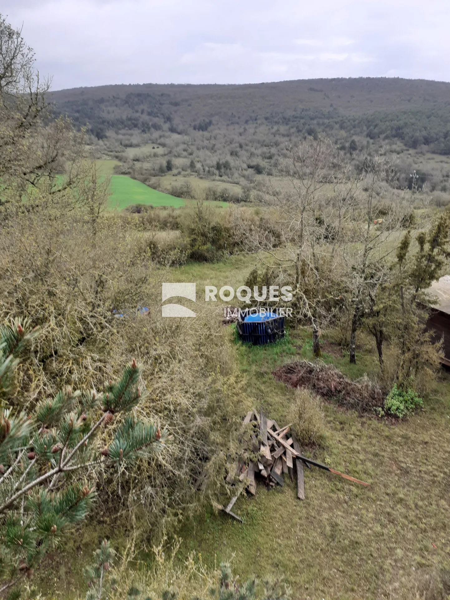 Maison de village à Pierrefiche du Larzac avec travaux à prévoir 