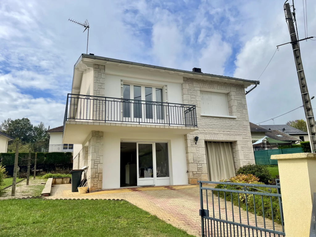 Maison à vendre à Objat avec 3 chambres et garage