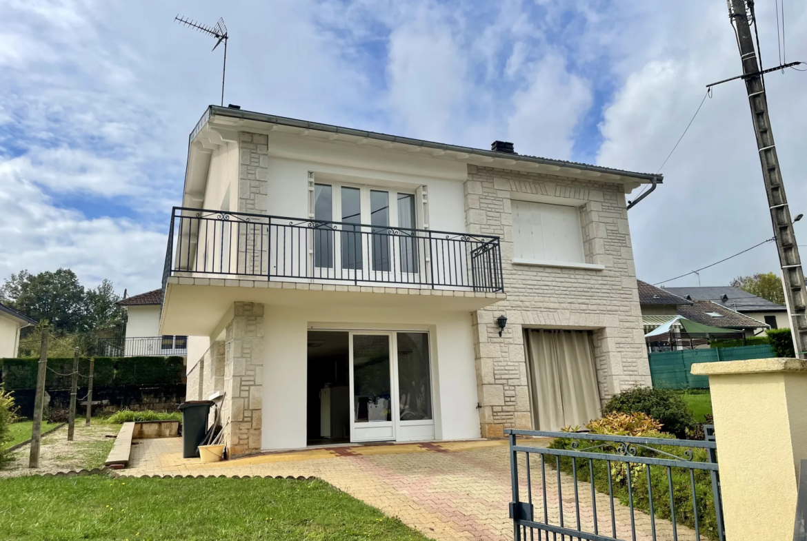 Maison à vendre à Objat avec 3 chambres et garage 