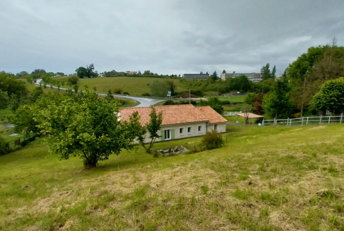 Maison plain-pied récente proche du centre de Ribérac 