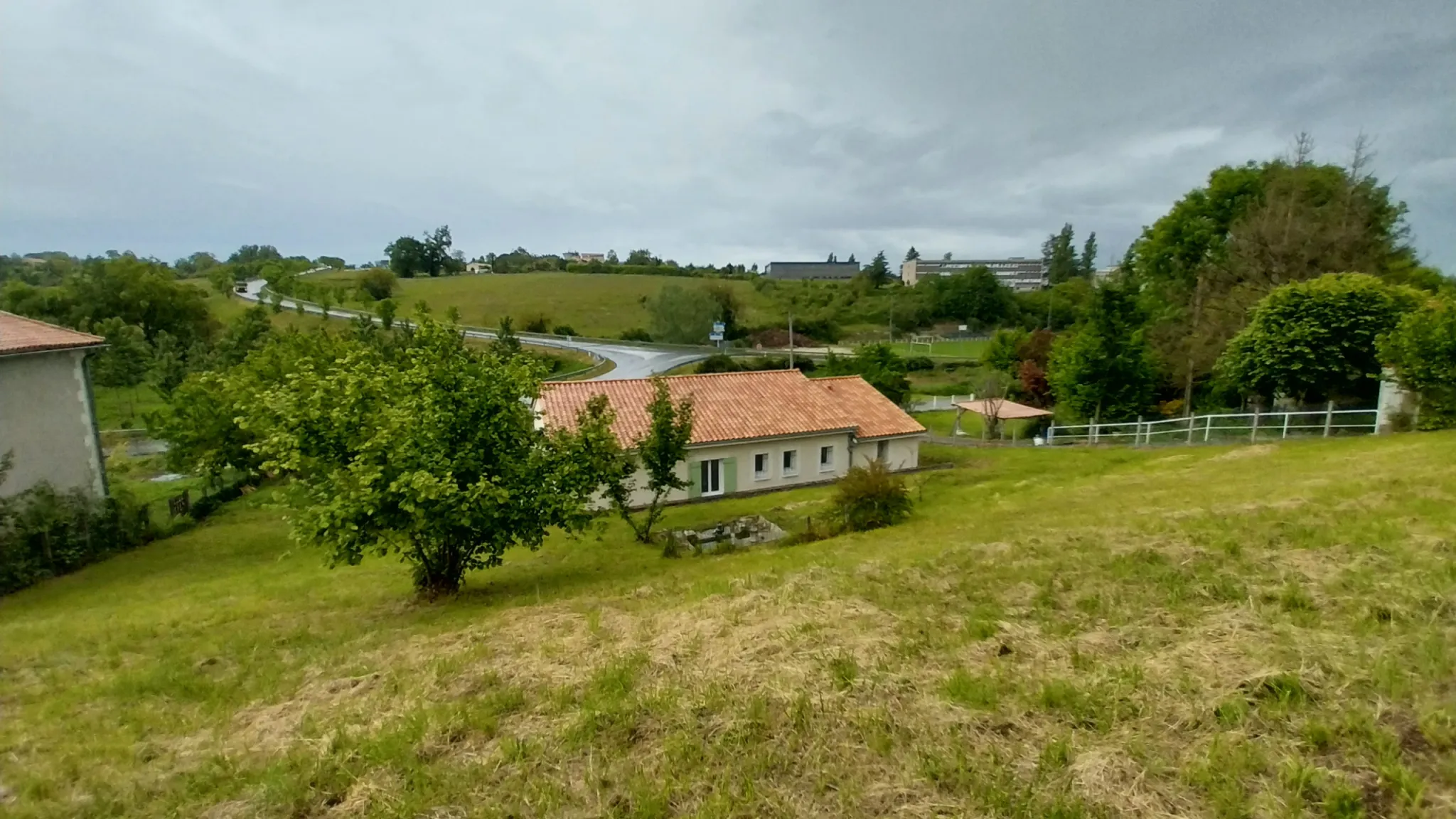 Plain-pied récent à vendre près du centre de Ribérac 