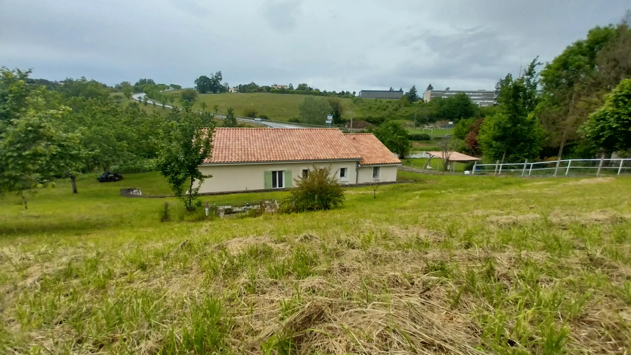 Plain-pied récent à vendre près du centre de Ribérac 