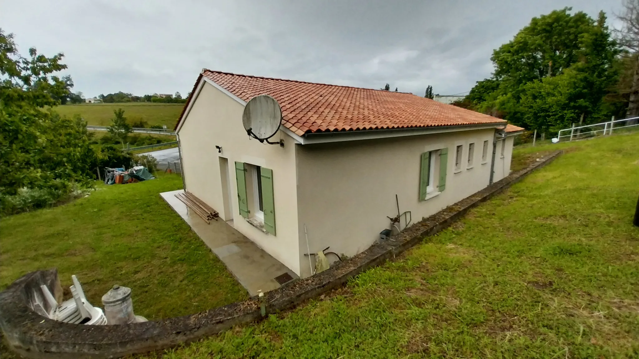 Maison plain-pied récente proche du centre de Ribérac 