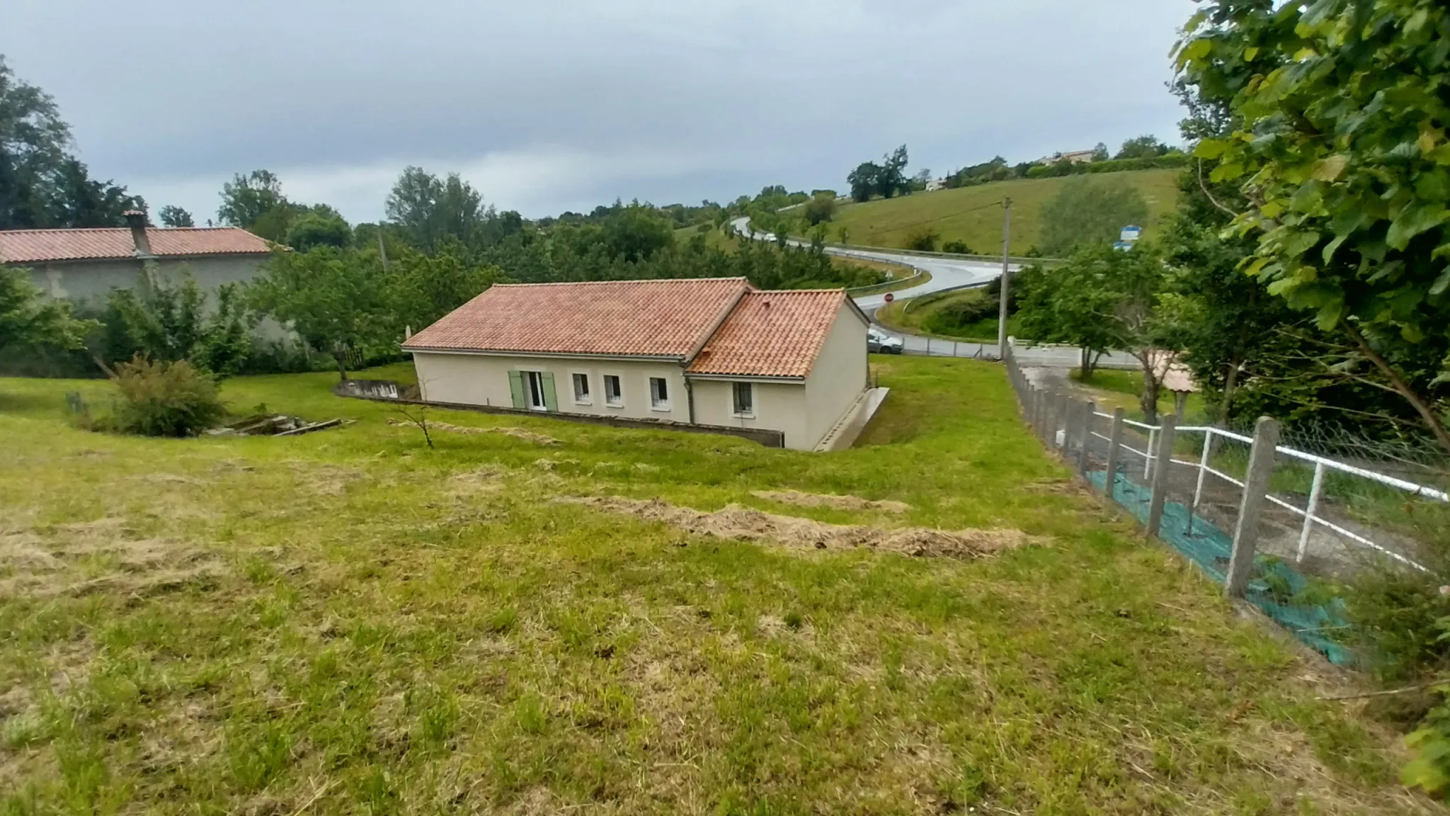 Maison plain-pied récente proche du centre de Ribérac 