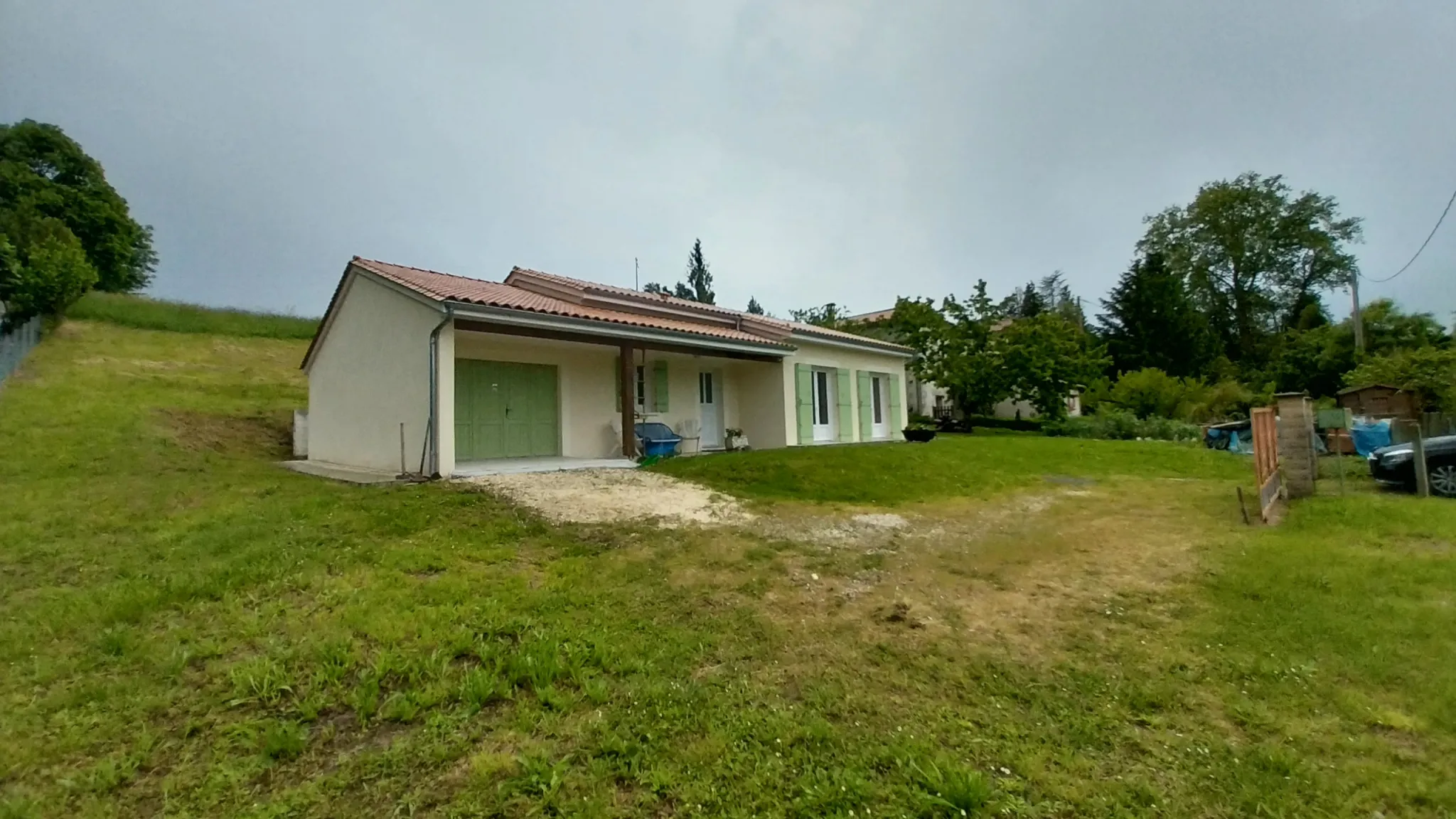 Maison plain-pied récente proche du centre de Ribérac 