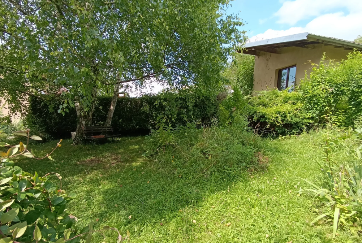 Maison à vendre à Vichy avec garage et jardin 