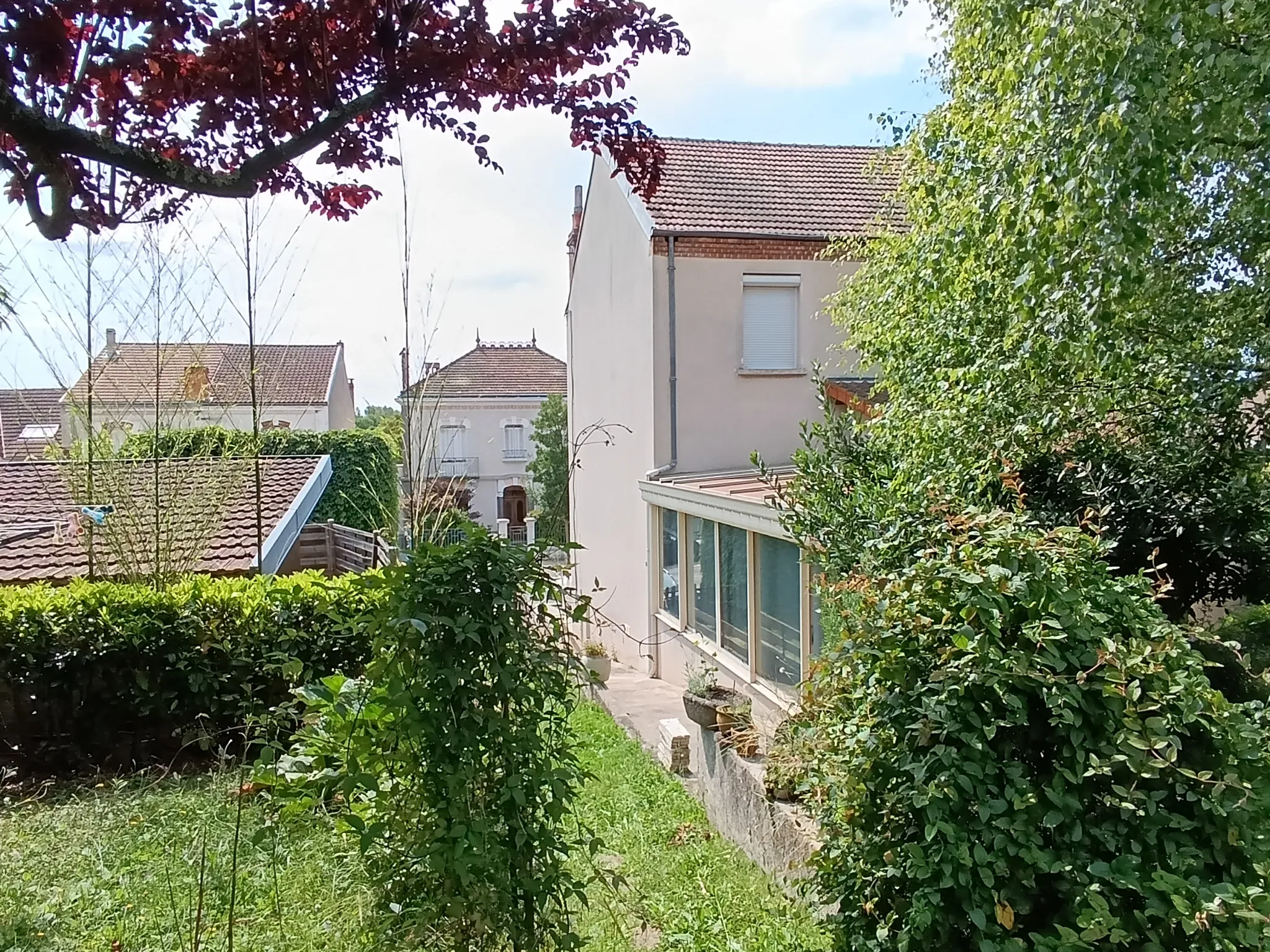 Maison à vendre à Vichy avec garage et jardin 