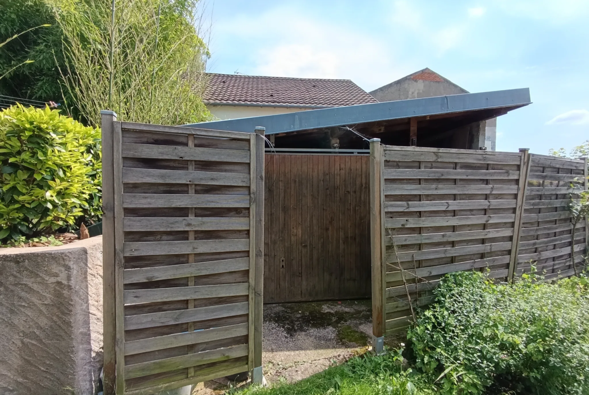 Maison à vendre à Vichy avec garage et jardin 