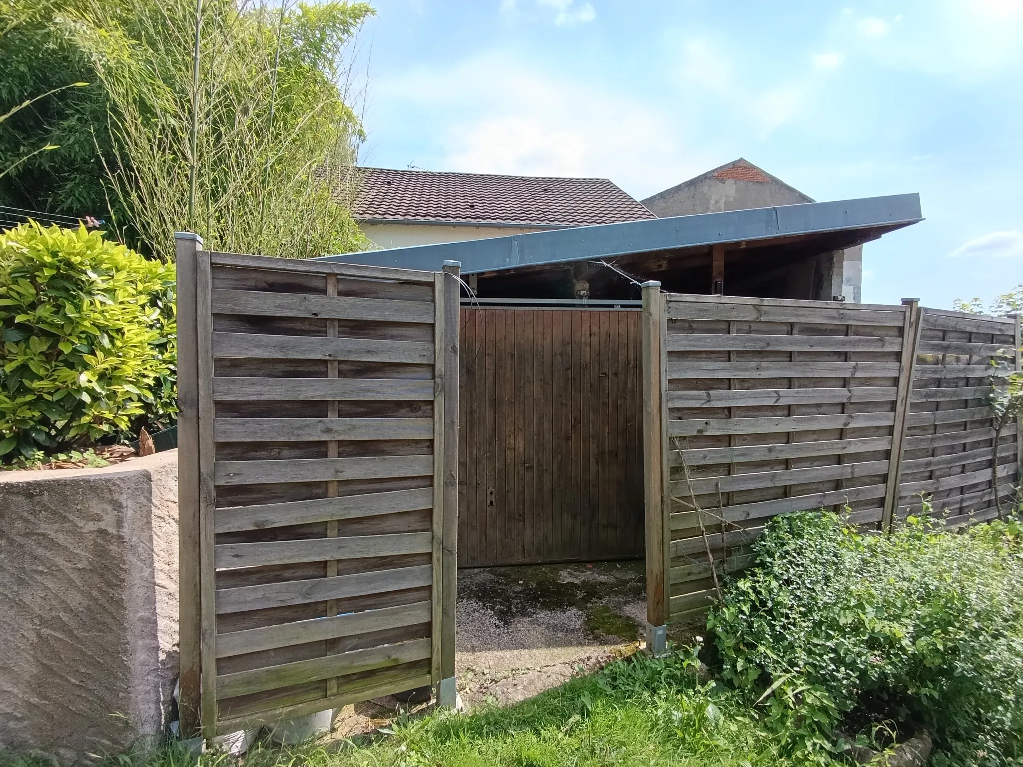 Maison à vendre à Vichy avec garage et jardin 