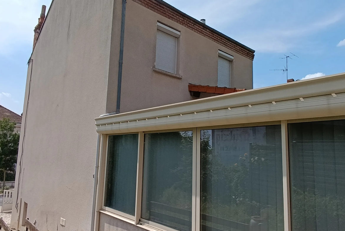 Maison à vendre à Vichy avec garage et jardin 