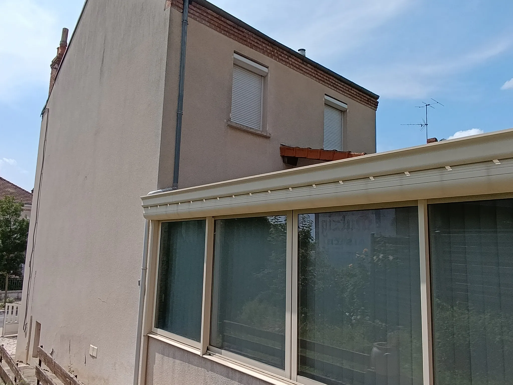 Maison à vendre à Vichy avec garage et jardin 