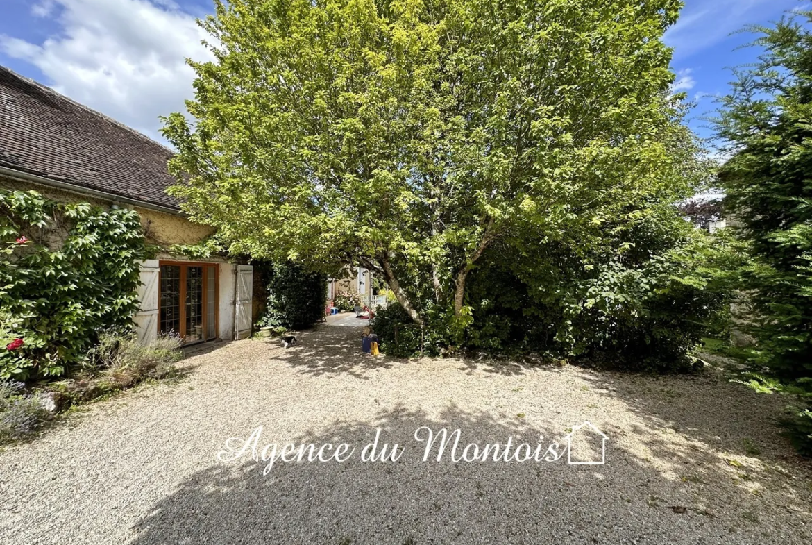 Fermette à vendre à Montereau-Fault-Yonne - 4 chambres et jardin 