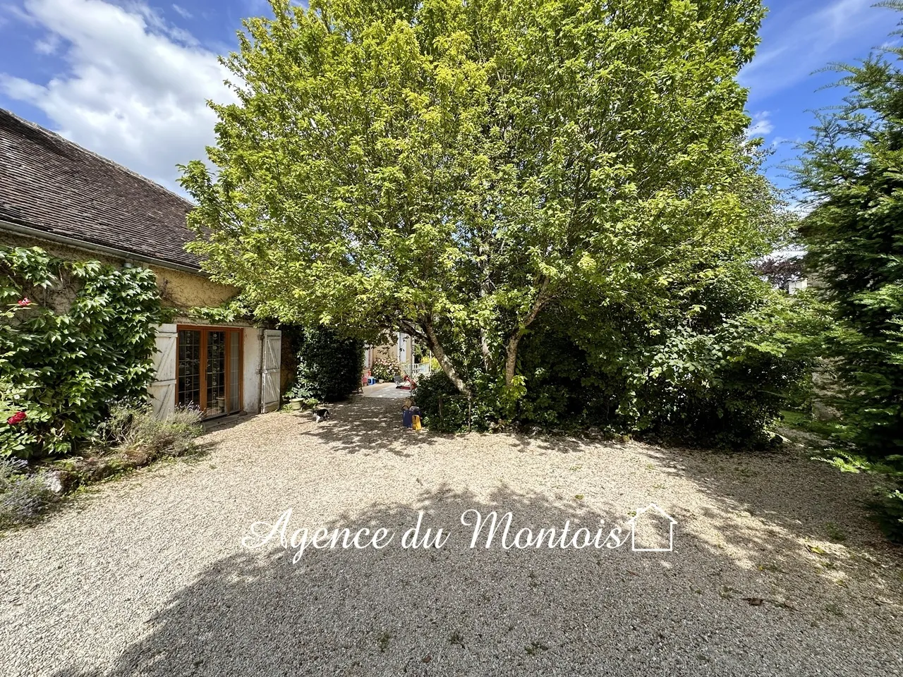 Fermette à vendre à Montereau-Fault-Yonne - 4 chambres et jardin 