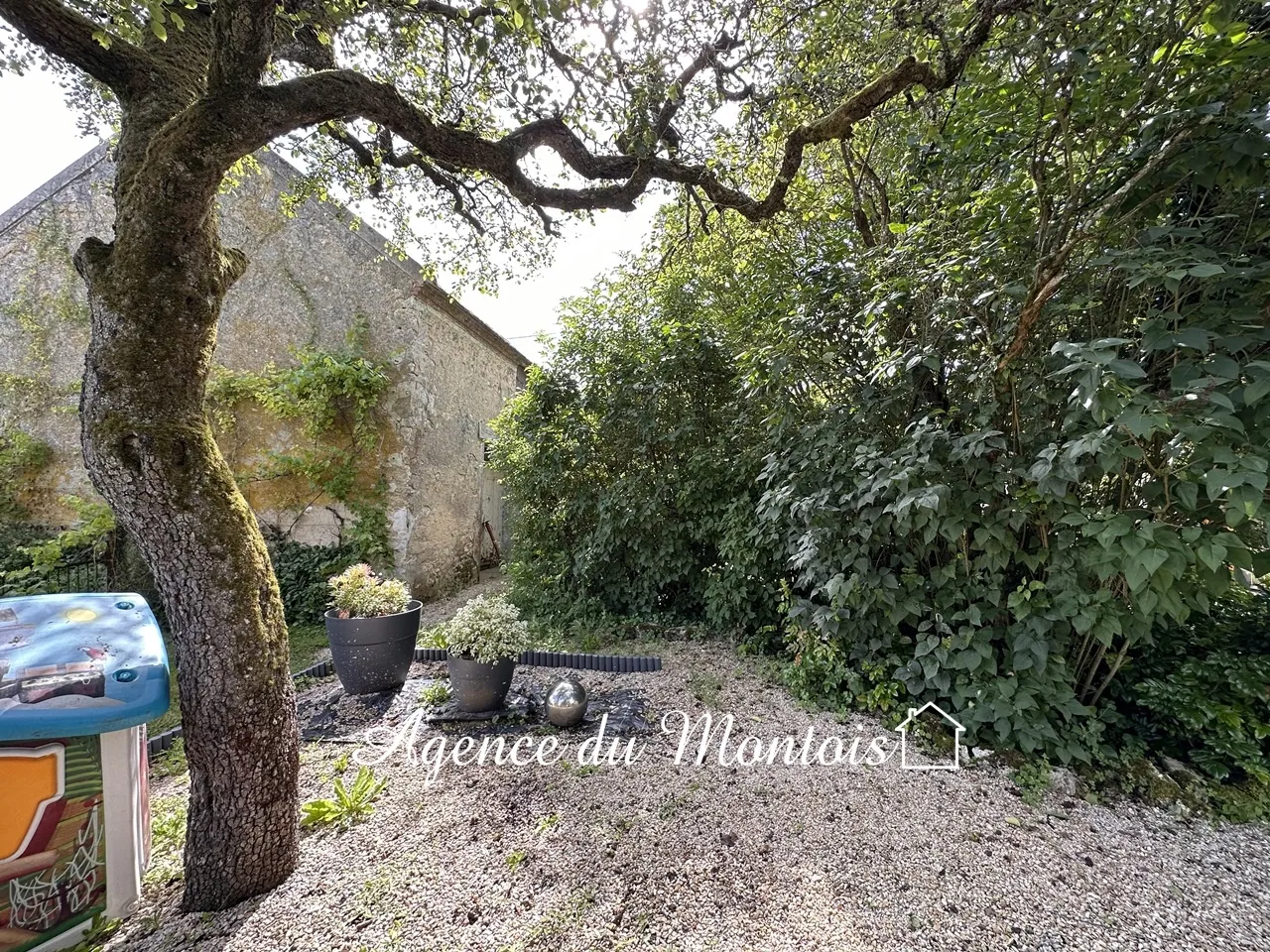 Fermette à vendre à Montereau-Fault-Yonne - 4 chambres et jardin 