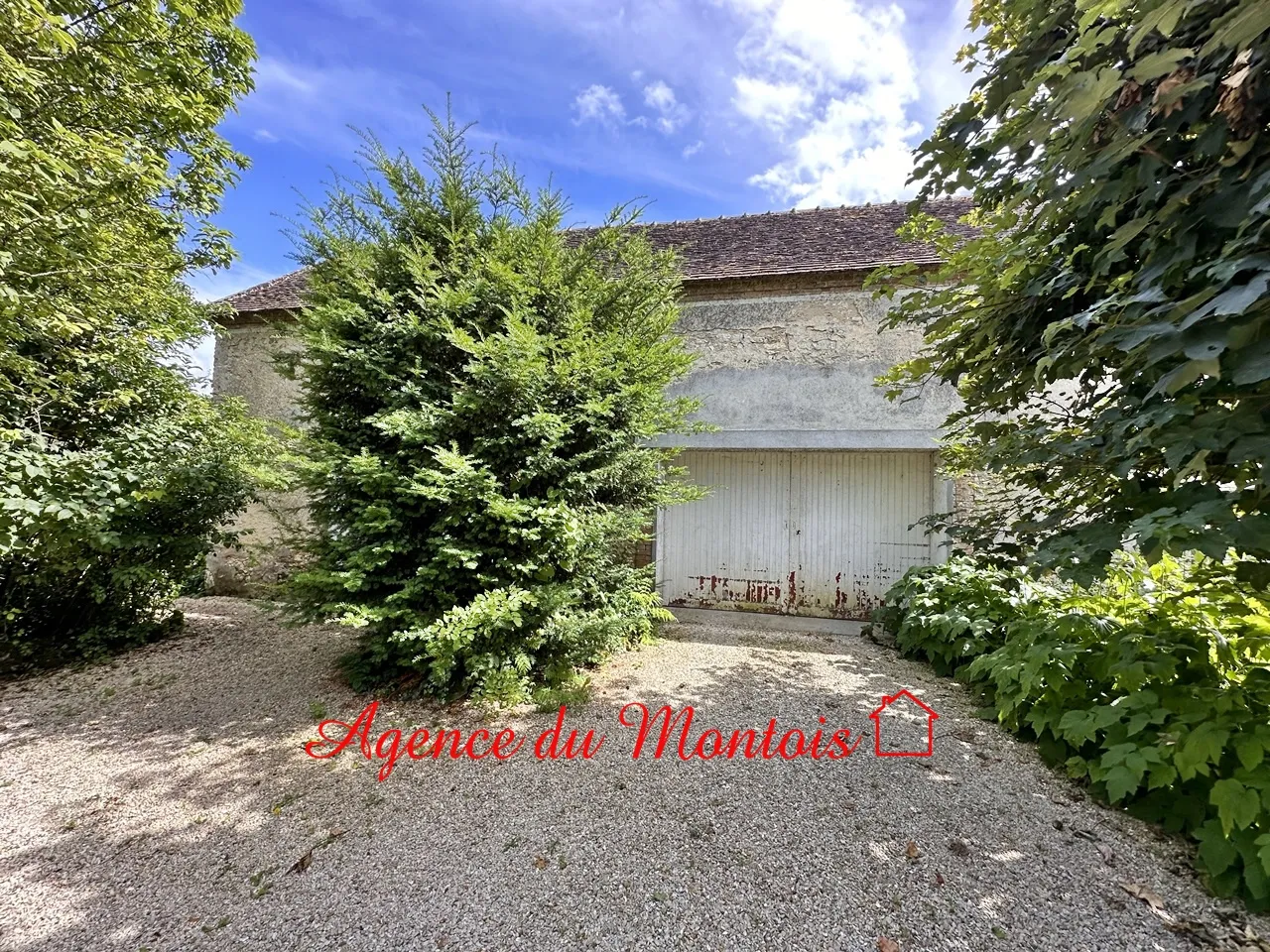 Fermette à vendre à Montereau-Fault-Yonne - 4 chambres et jardin 