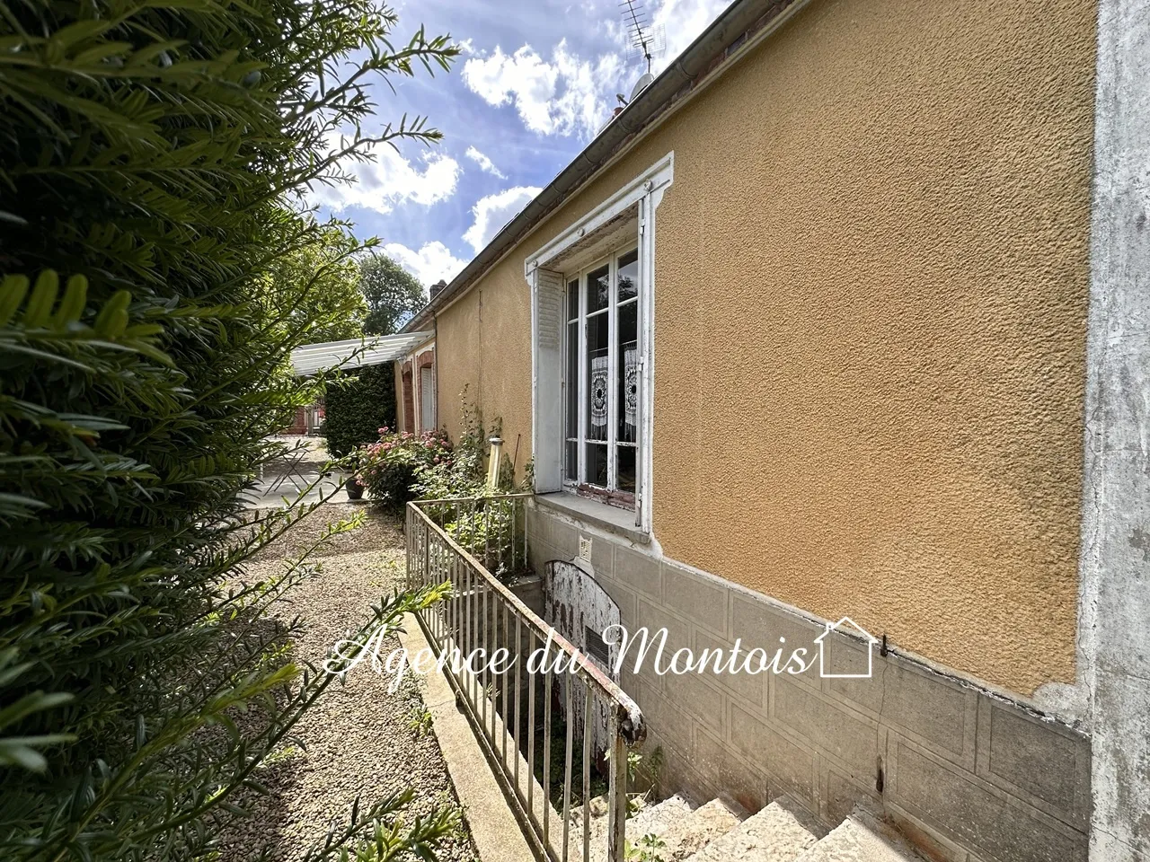 Fermette à vendre à Montereau-Fault-Yonne - 4 chambres et jardin 