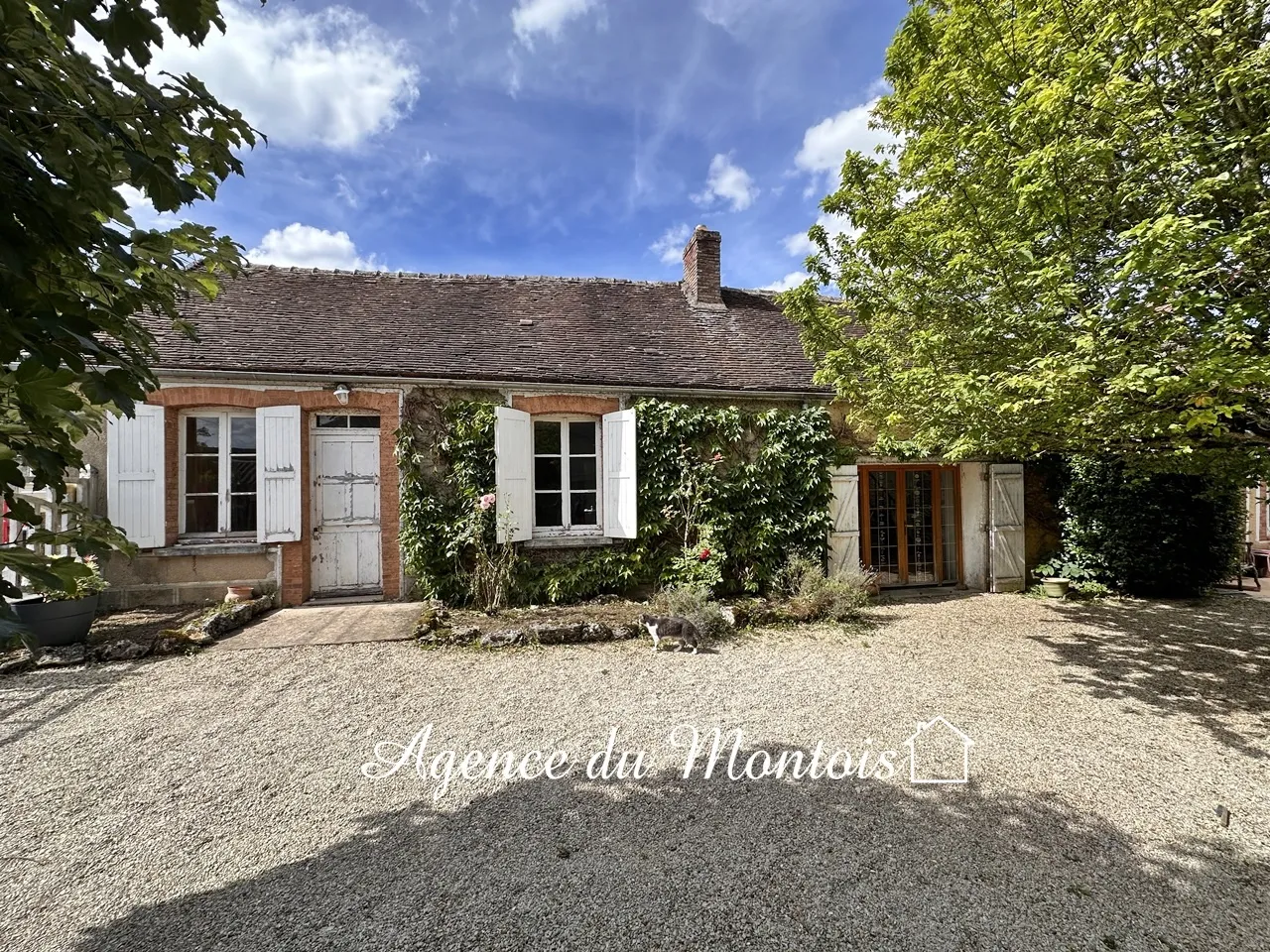 Fermette à vendre à Montereau-Fault-Yonne - 4 chambres et jardin 