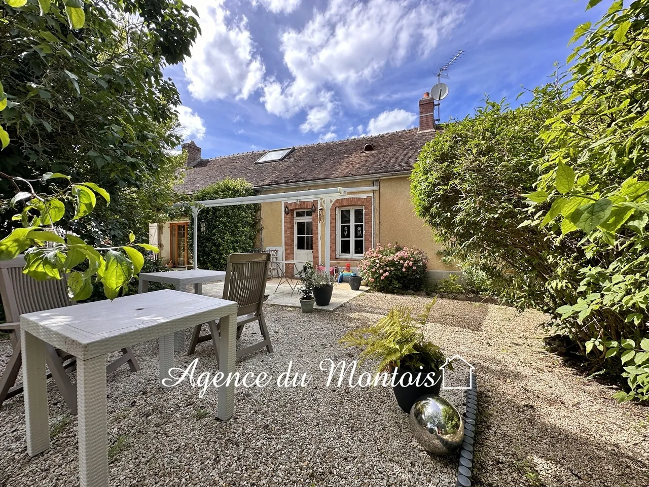 Fermette à vendre à Montereau-Fault-Yonne - 4 chambres et jardin 