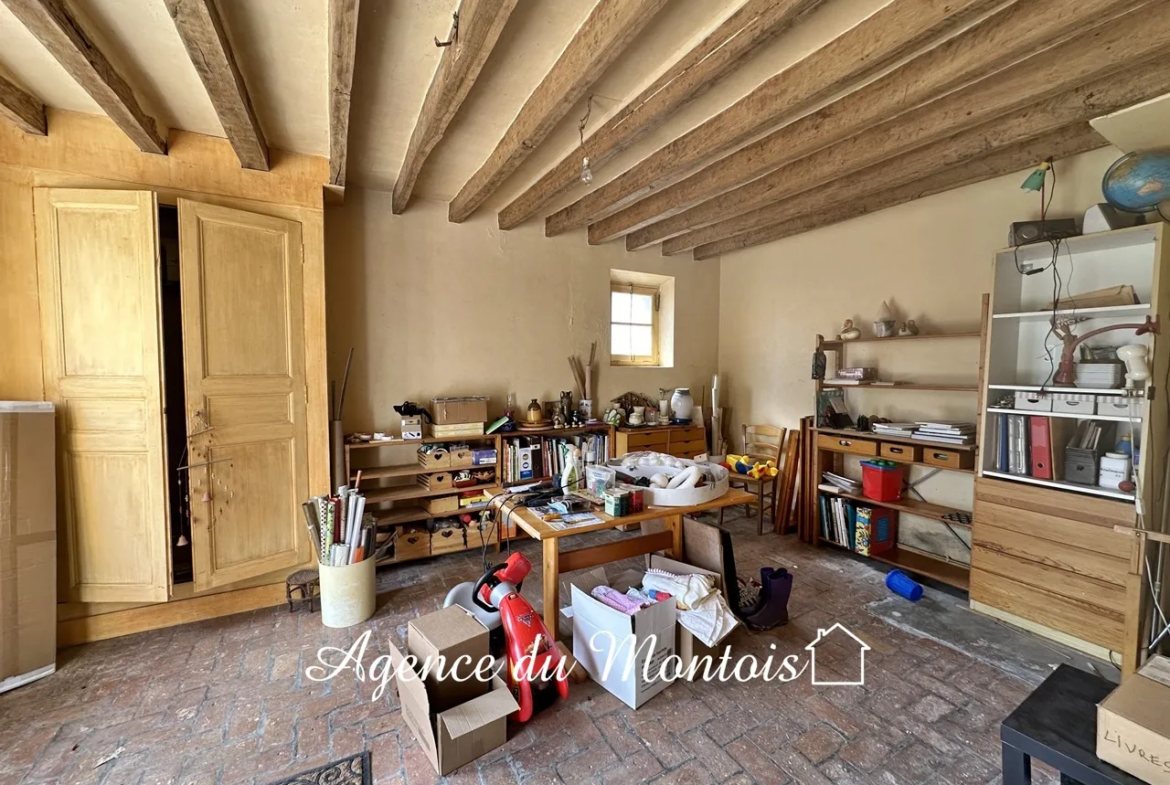 Fermette à vendre à Montereau-Fault-Yonne - 4 chambres et jardin 