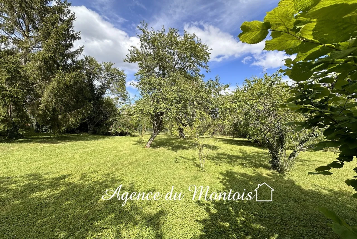 Fermette à vendre à Montereau-Fault-Yonne - 4 chambres et jardin 