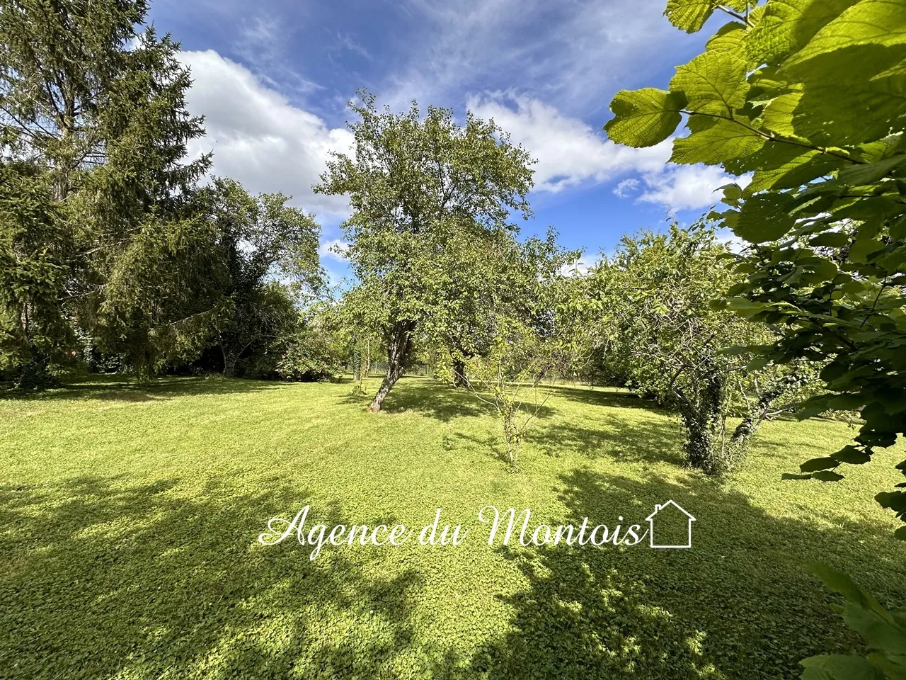 Fermette à vendre à Montereau-Fault-Yonne - 4 chambres et jardin 