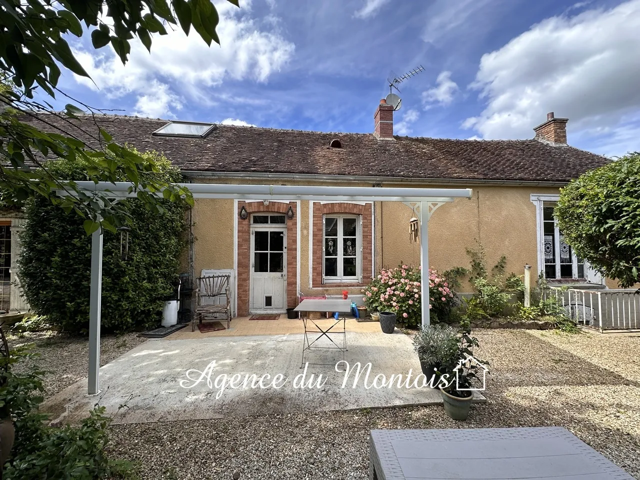 Fermette à vendre à Montereau-Fault-Yonne - 4 chambres et jardin 