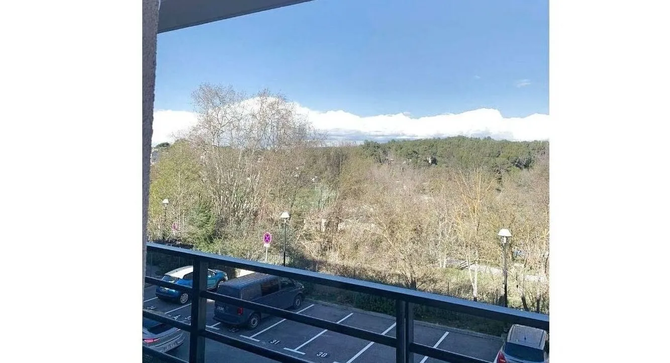 À vendre : Appartement Type 2 avec balcon-terrasse à Peypin 