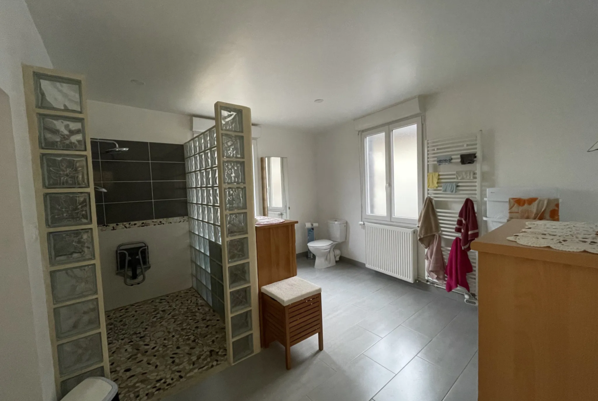 Maison de ville avec 6 box à vendre à Livarot - 175 m² 