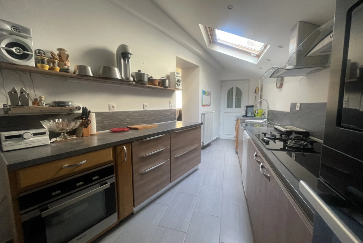 Maison de ville avec 6 box à vendre à Livarot - 175 m² 