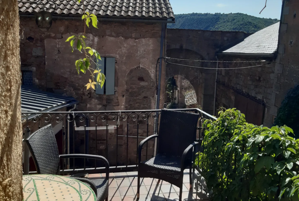 Maison de village à Montjaux avec jardin et studio indépendant 