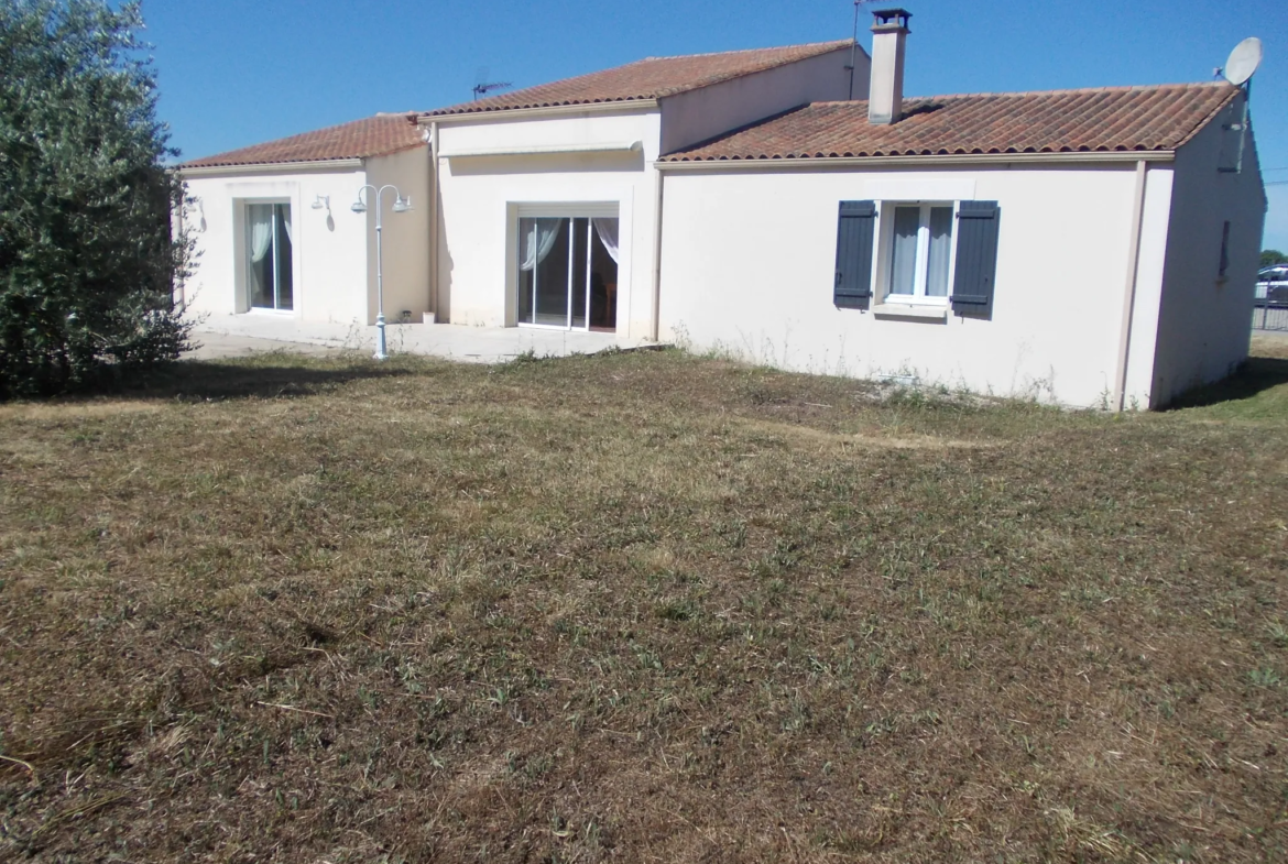 Maison contemporaine avec garage et piscine à Matha 