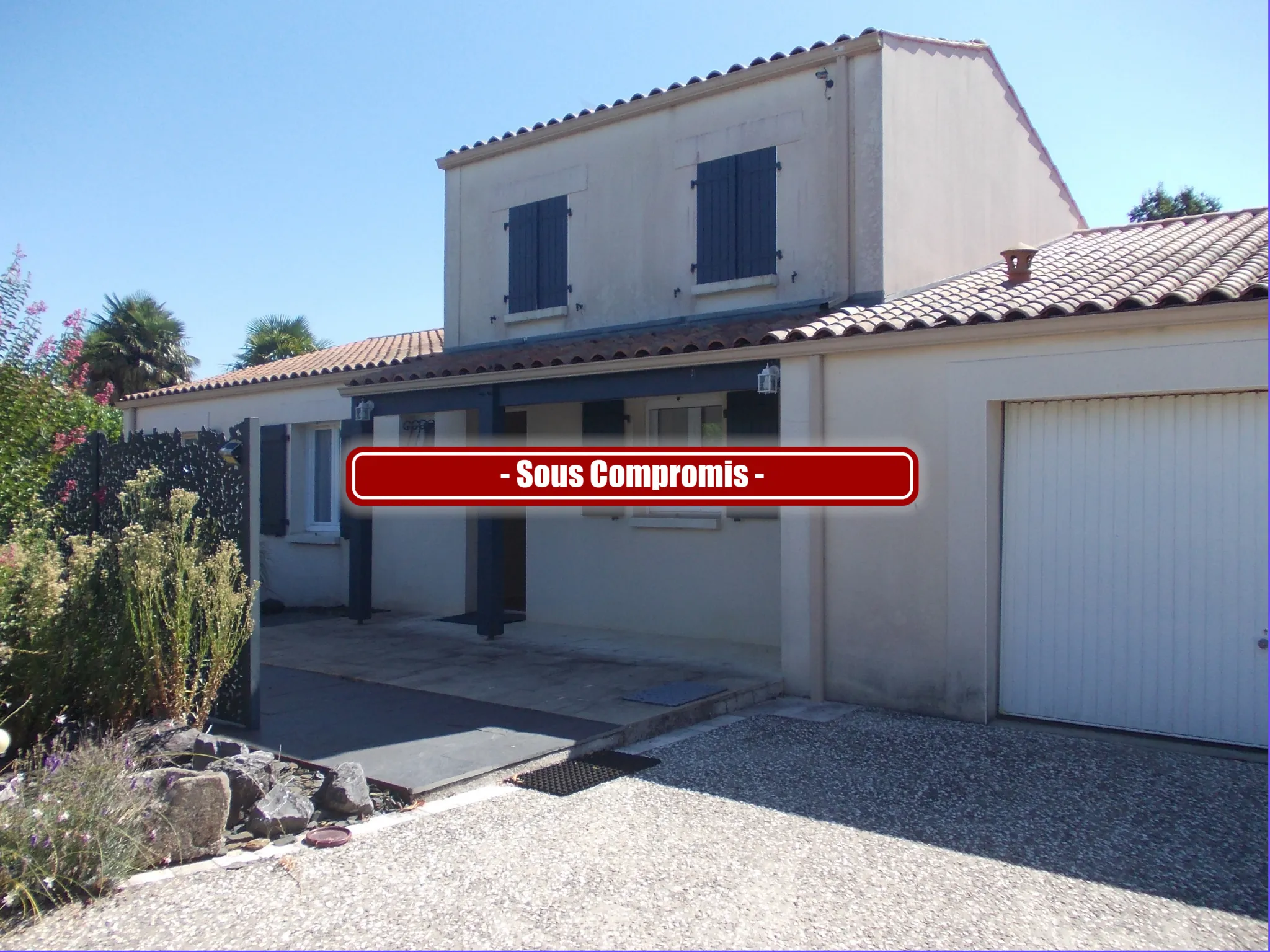 Maison contemporaine avec piscine et garage à Matha 