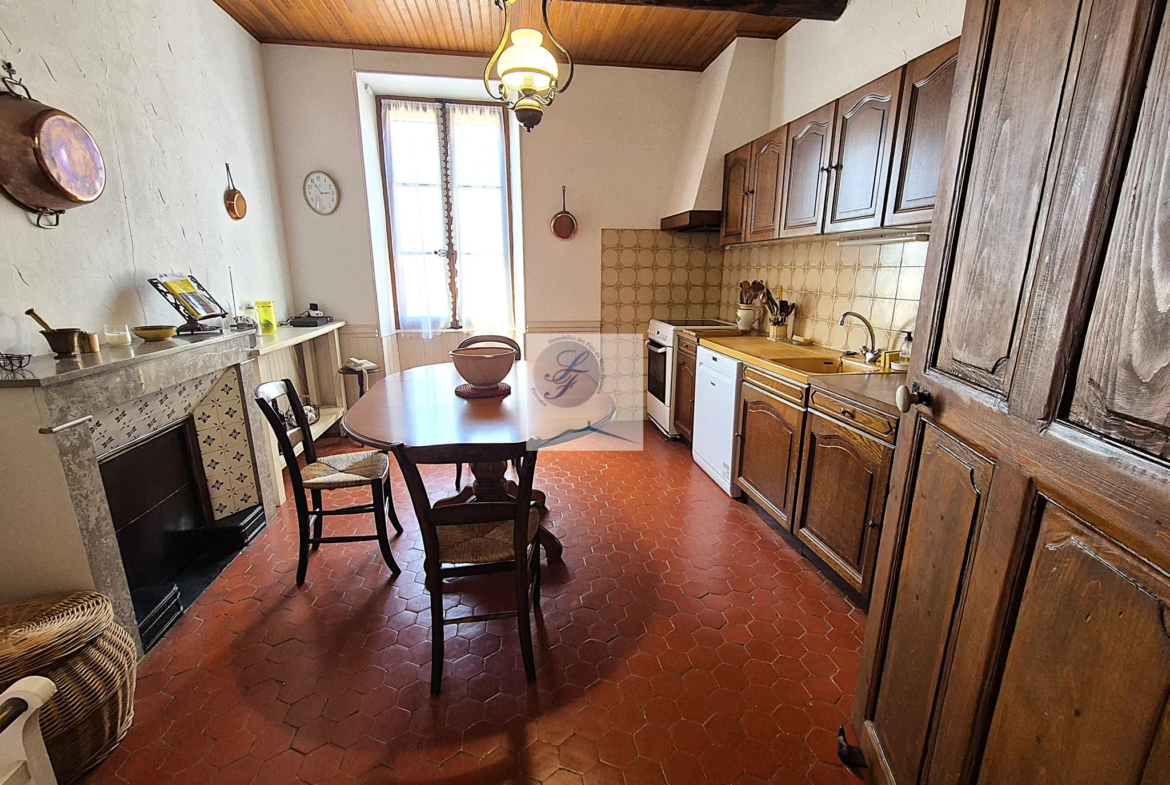 À vendre : Maison de village à rénover près de Bédoin avec jardin et garage 