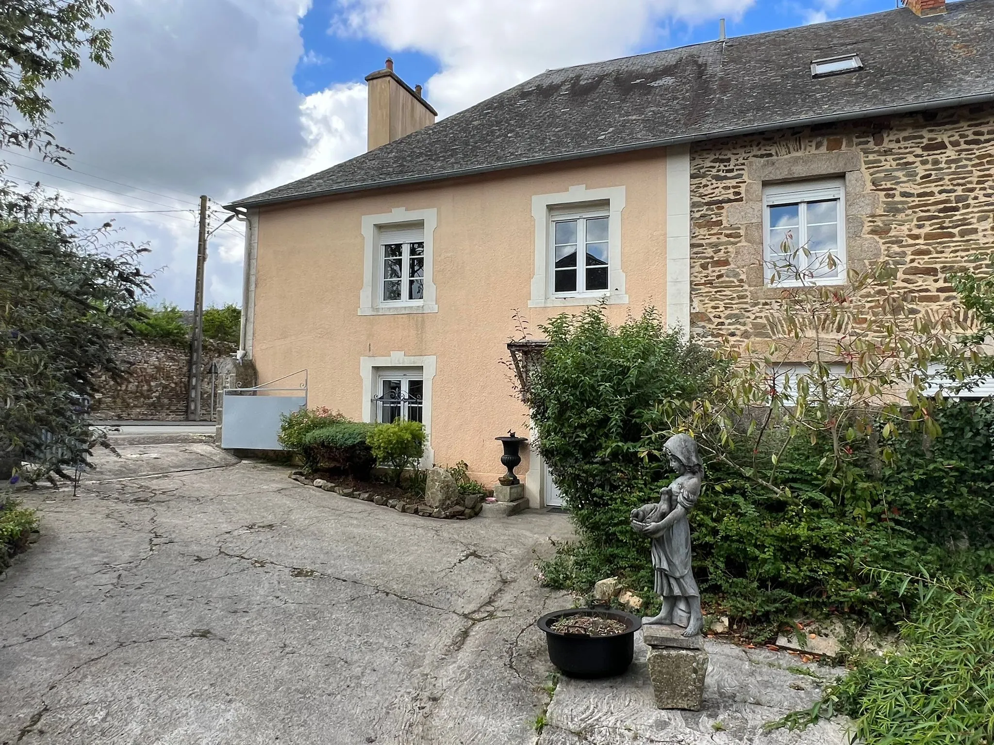 Maison en pierre de 135 m² à vendre à Pré-en-Pail 