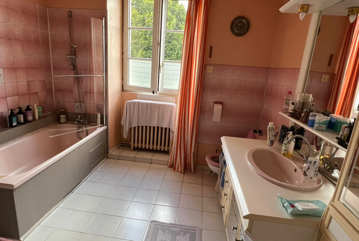 Maison en pierre de 135 m² à vendre à Pré-en-Pail 