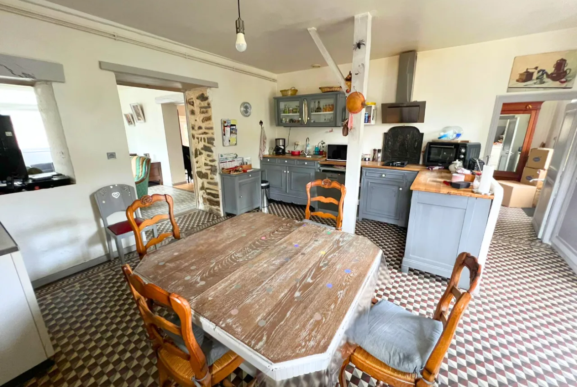 Maison en pierre de 135 m² à vendre à Pré-en-Pail 