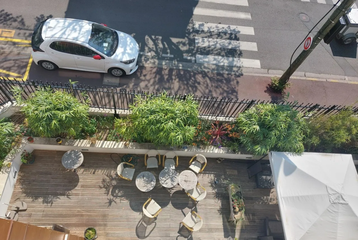 Investissez dans un F3 lumineux à Chatou avec terrasse et bonne rentabilité 